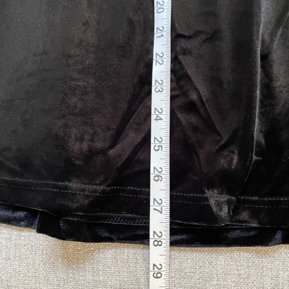 NWT Umgee+  Black Velvet Embroidered Short Sleeve Rounded Neck Pullover Top - Picture 7 of 9